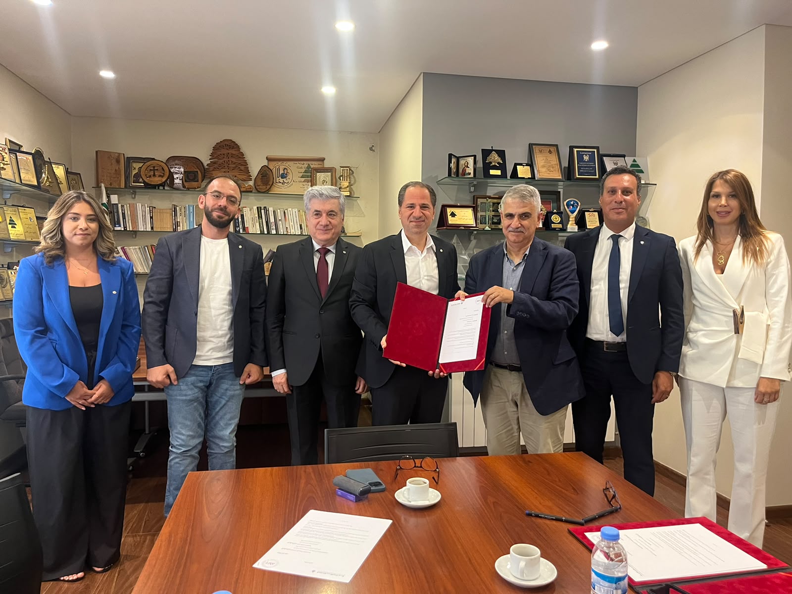 الجميّل خلال توقيع بروتوكول تعاون أكاديمي بين AUT والكتائب: لضرورة الاستثمار في طاقات الشباب وتعزيز قدراتهم